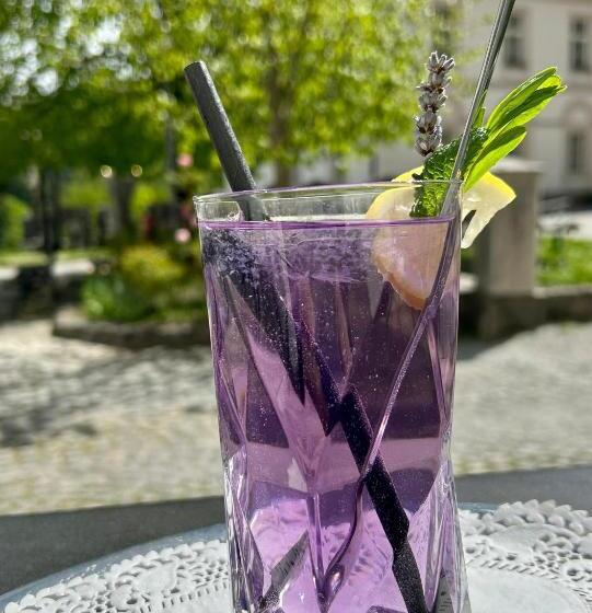 تختخواب و صبحانه Old Parish House