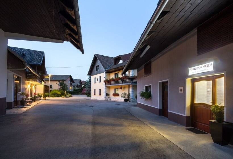 تختخواب و صبحانه Rooms & Apartments Kepic, Airport Accomodation