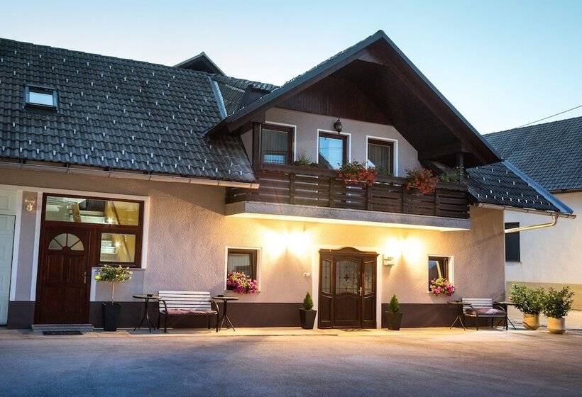 تختخواب و صبحانه Rooms & Apartments Kepic, Airport Accomodation