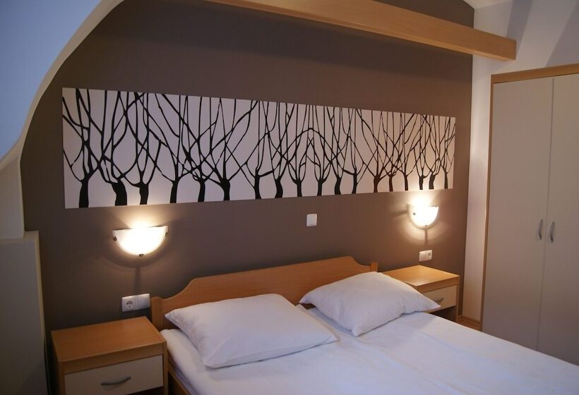 تختخواب و صبحانه Rooms & Apartments Kepic, Airport Accomodation