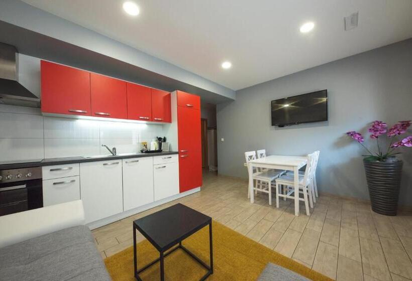 تختخواب و صبحانه Rooms & Apartments Kepic, Airport Accomodation