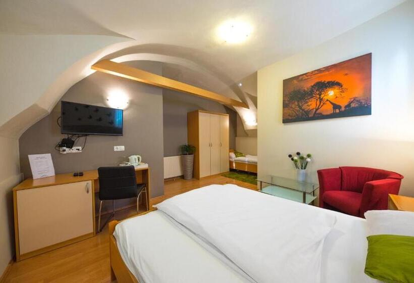 تختخواب و صبحانه Rooms & Apartments Kepic, Airport Accomodation