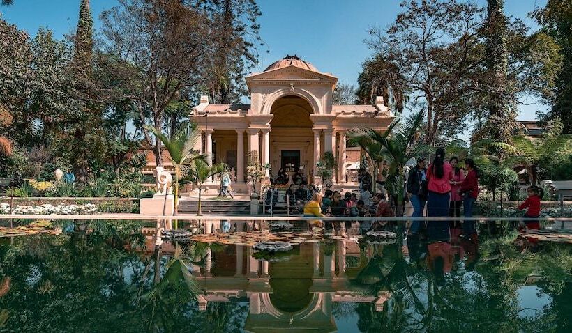 تختخواب و صبحانه Shraddha Palace