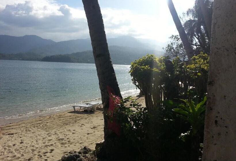 Dolphinbay Beachfront & Dive Resort