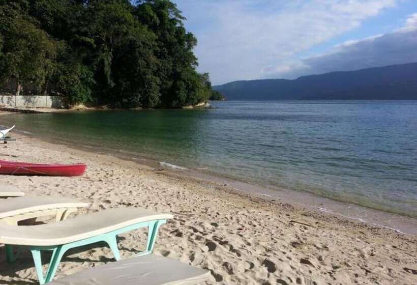 Dolphinbay Beachfront & Dive Resort