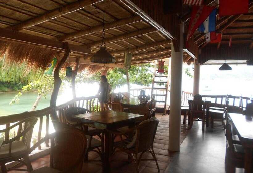 Dolphinbay Beachfront & Dive Resort