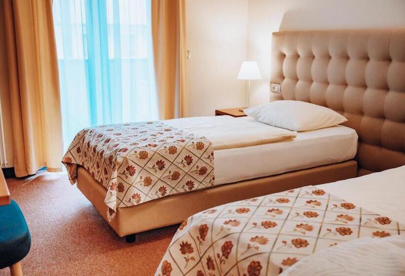 هتل Hvala Superior   Topli Val