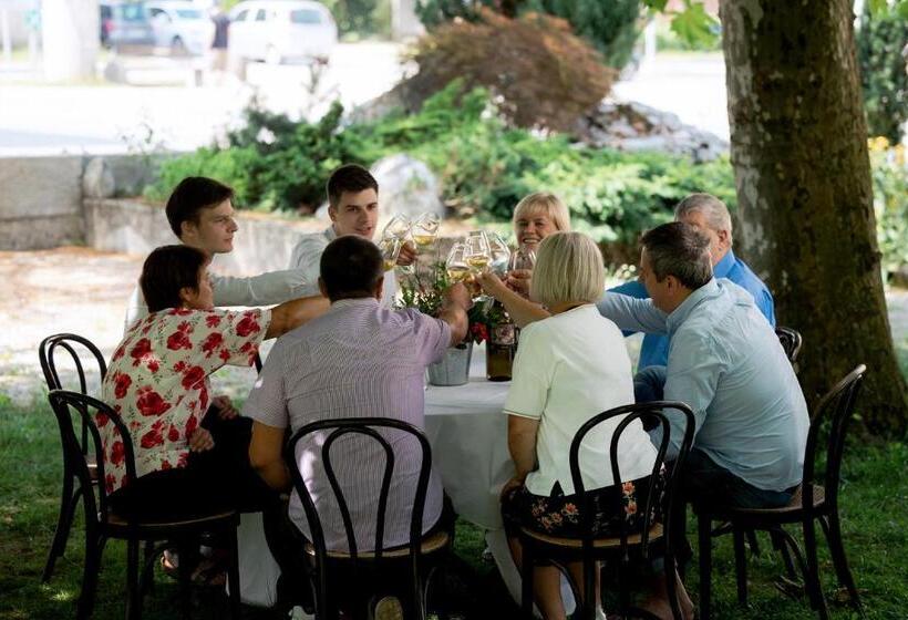 هتل Hvala Superior   Topli Val