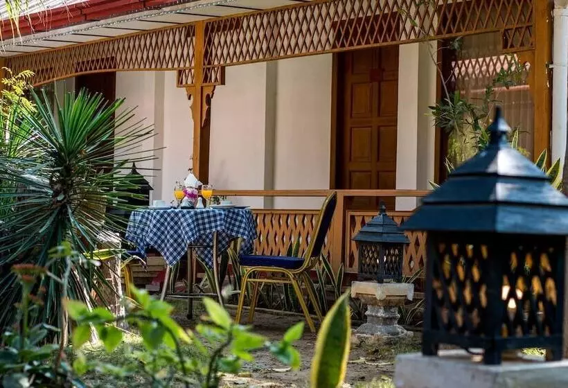Hotel Lawkanat