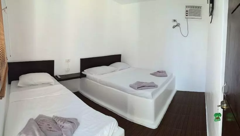 هتل Lola S Lodge