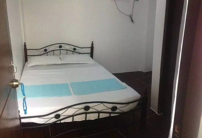 هتل Lola S Lodge