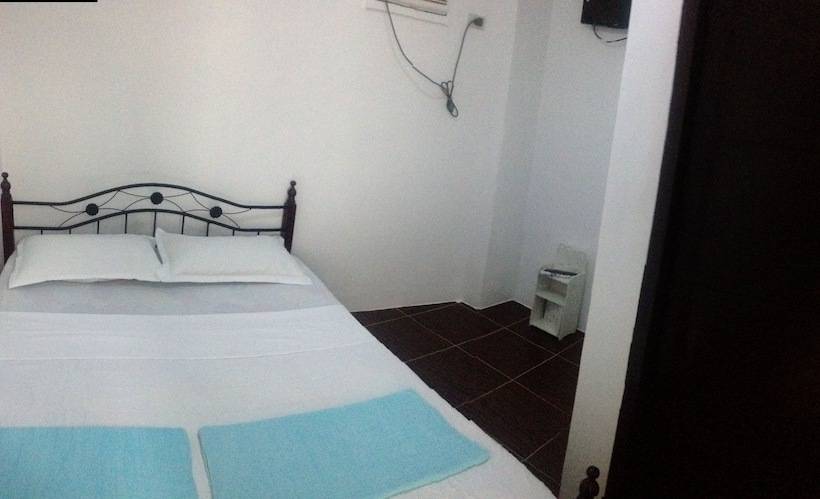 Отель Lola S Lodge