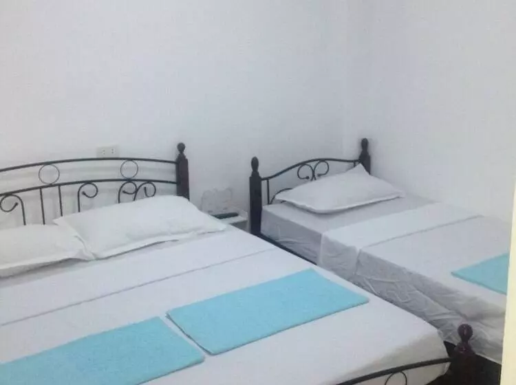 هتل Lola S Lodge