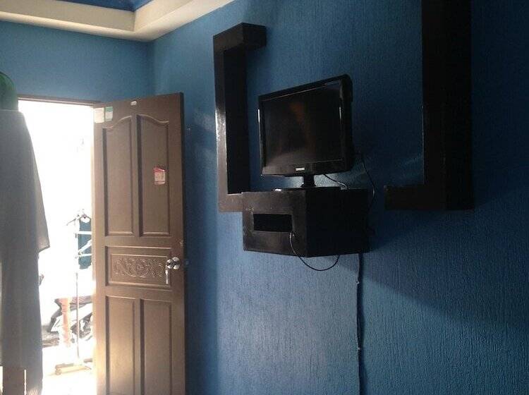 Отель Lola S Lodge