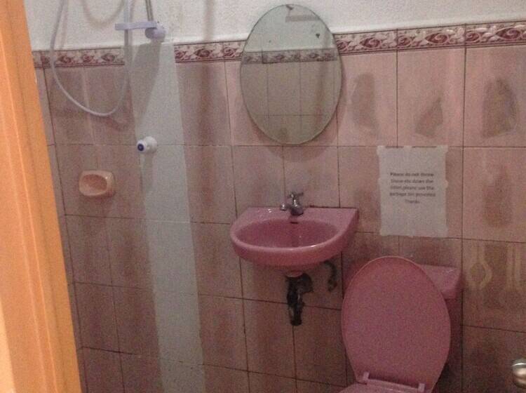 Отель Lola S Lodge