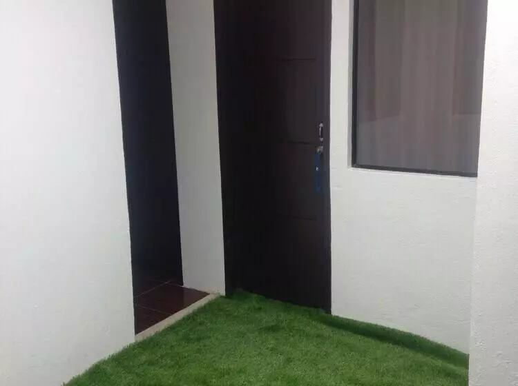 هتل Lola S Lodge