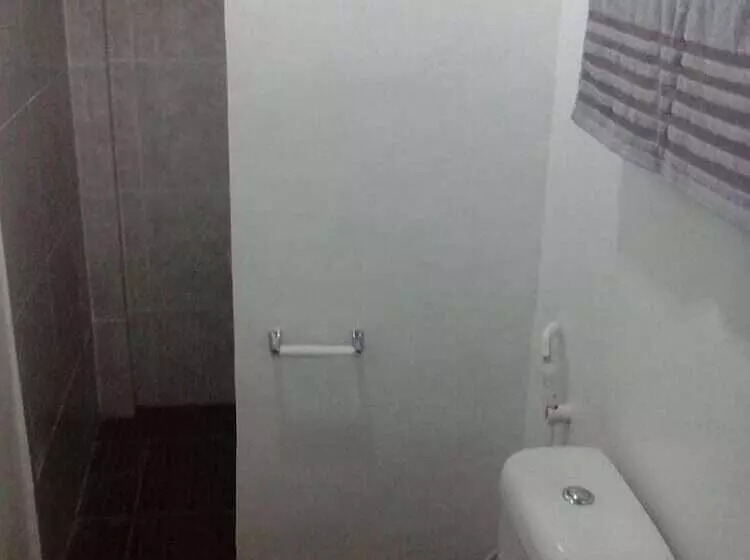 هتل Lola S Lodge
