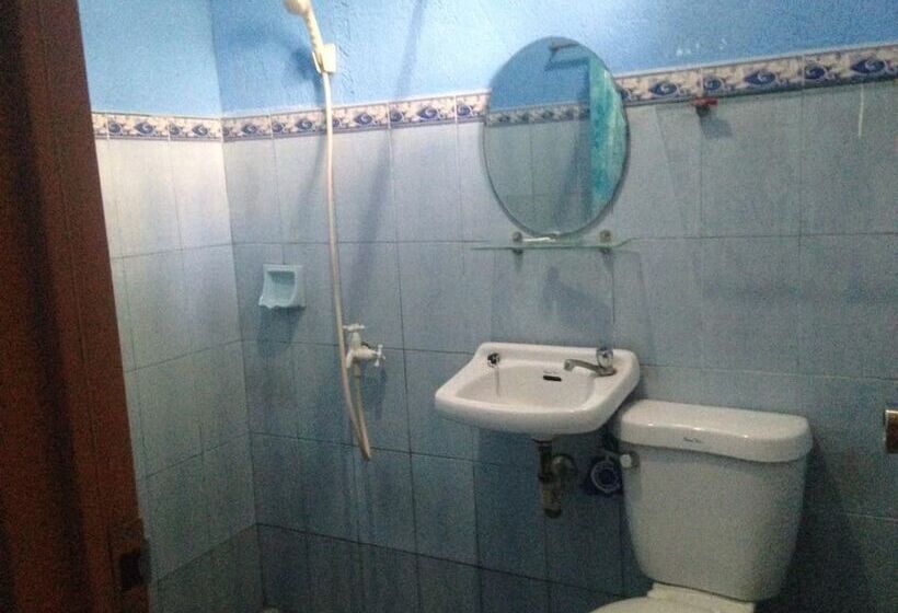 Отель Lola S Lodge