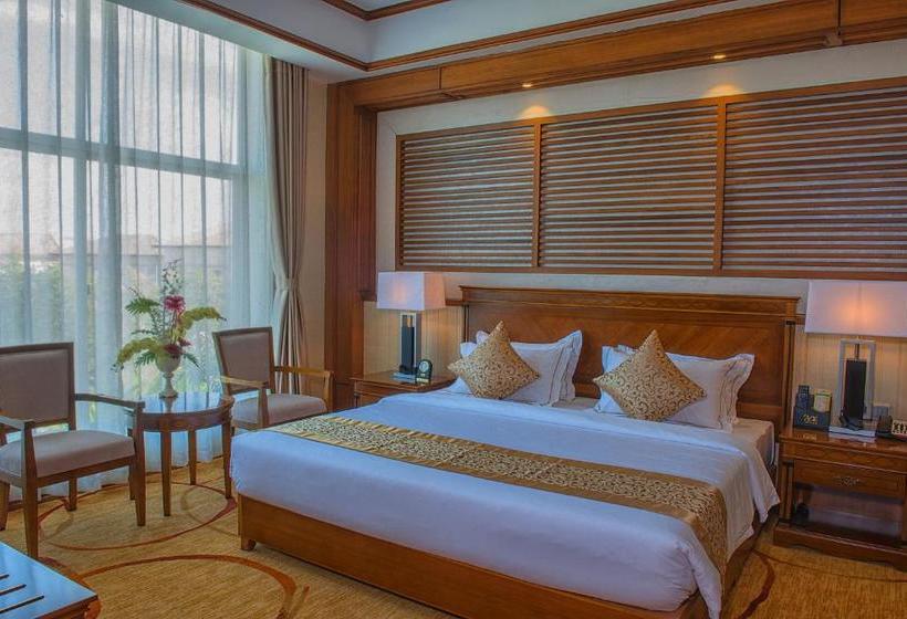 هتل The  Royal Ace