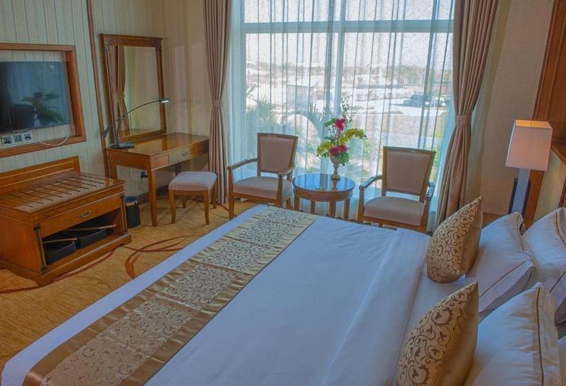 هتل The  Royal Ace