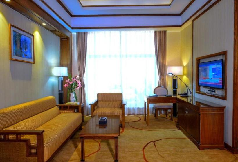 هتل The  Royal Ace