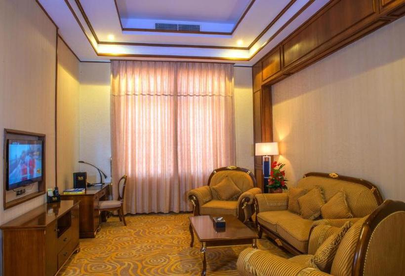 هتل The  Royal Ace