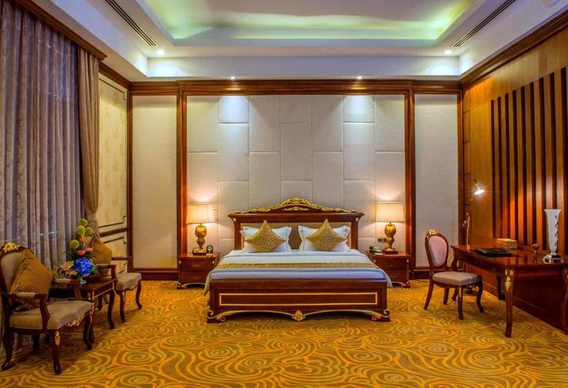 هتل The  Royal Ace