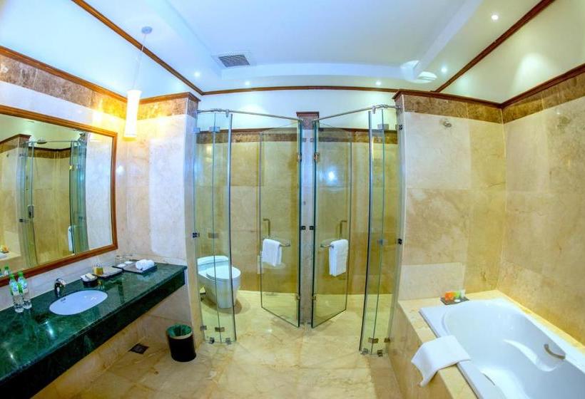 هتل The  Royal Ace