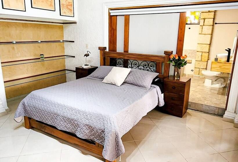 Отель Luxury Villa In Provenza