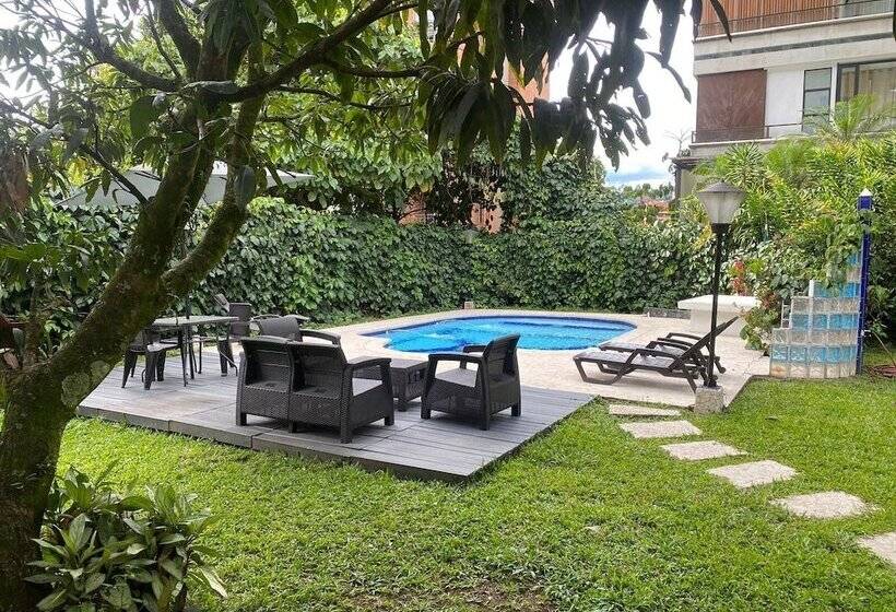 Отель Luxury Villa In Provenza