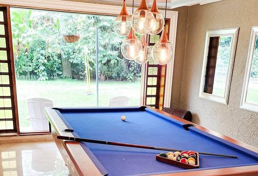 Отель Luxury Villa In Provenza