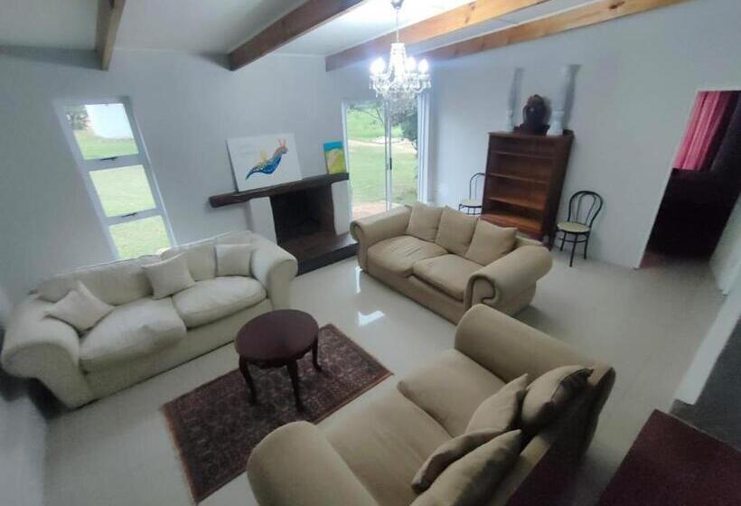 مبيت وإفطار Blue Mountain Farm Lodge, Cabins & Cottages