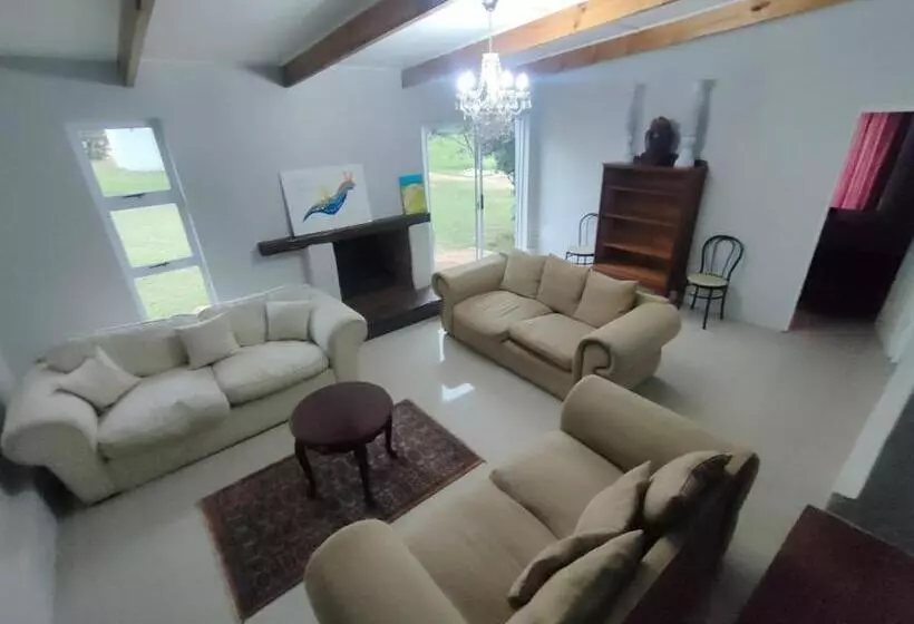 تختخواب و صبحانه Blue Mountain Farm Lodge, Cabins & Cottages
