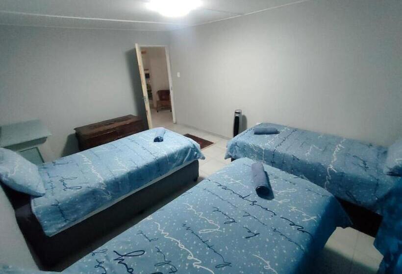 مبيت وإفطار Blue Mountain Farm Lodge, Cabins & Cottages