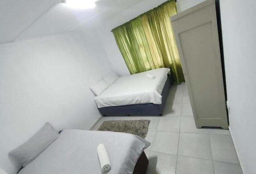 مبيت وإفطار Blue Mountain Farm Lodge, Cabins & Cottages