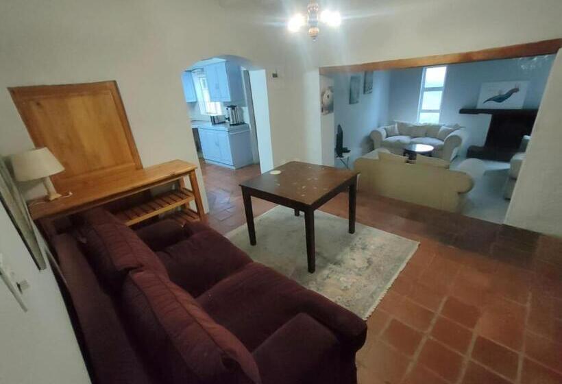 مبيت وإفطار Blue Mountain Farm Lodge, Cabins & Cottages