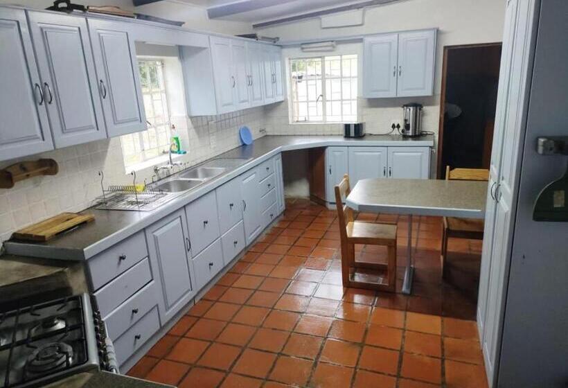 مبيت وإفطار Blue Mountain Farm Lodge, Cabins & Cottages