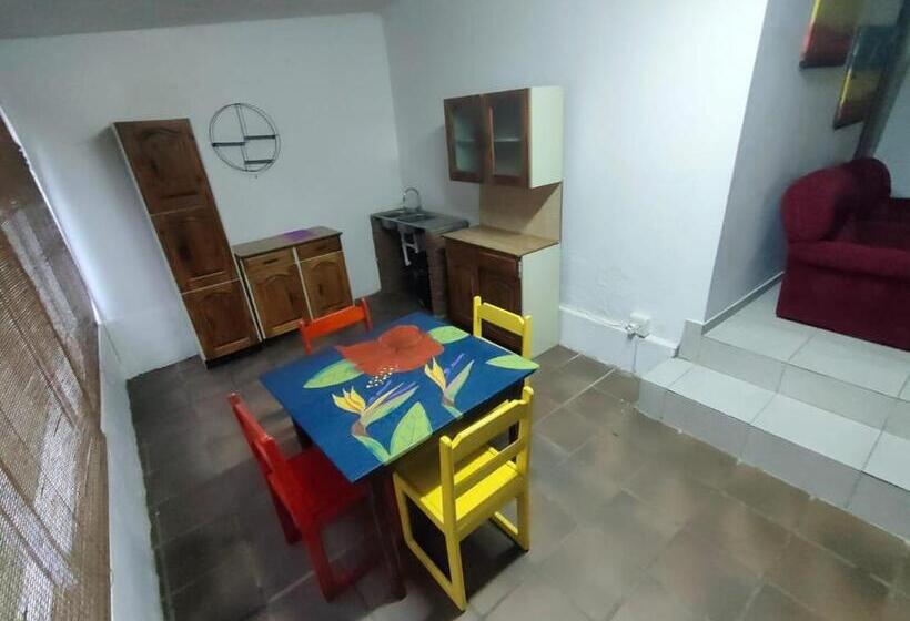 مبيت وإفطار Blue Mountain Farm Lodge, Cabins & Cottages