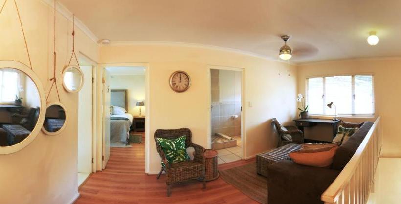 צימר La Loggia On Broadwood