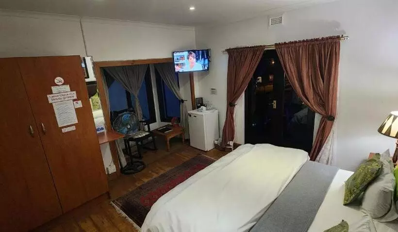 ベッドアンドブレックファースト Lagoon Lodge