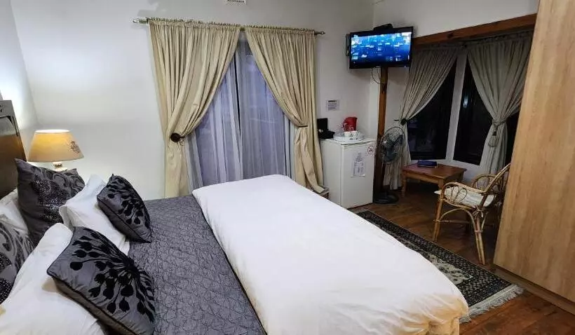 ベッドアンドブレックファースト Lagoon Lodge