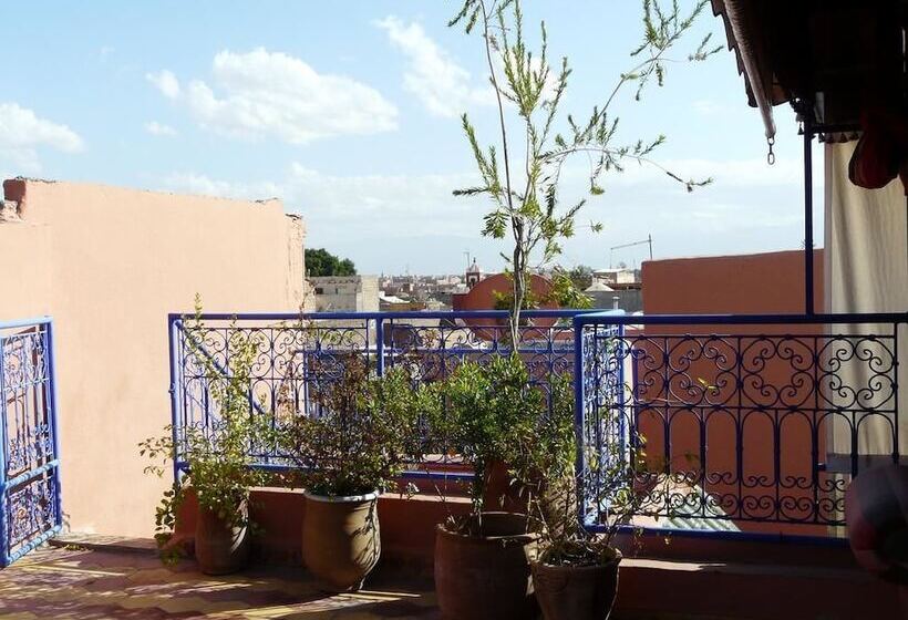 تختخواب و صبحانه Riad Taddert