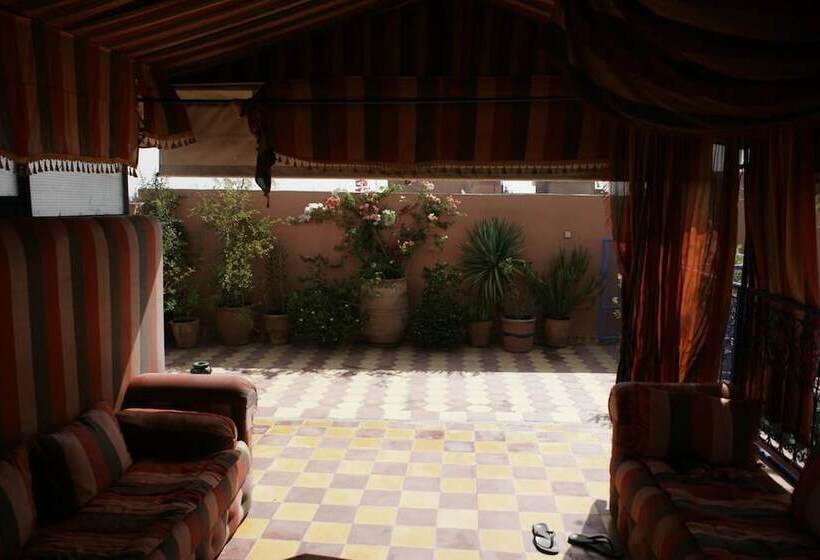 تختخواب و صبحانه Riad Taddert