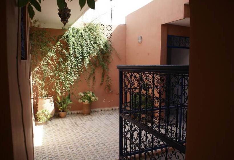 تختخواب و صبحانه Riad Taddert