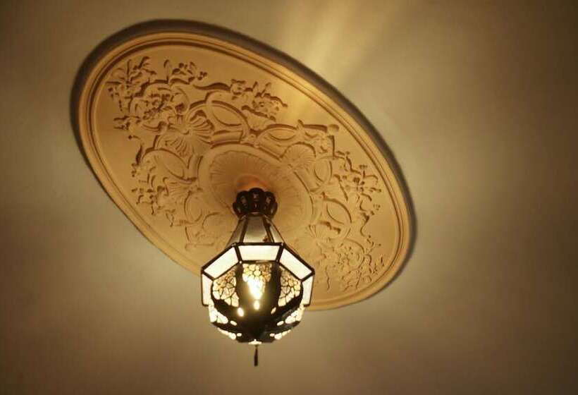 تختخواب و صبحانه Riad Taddert