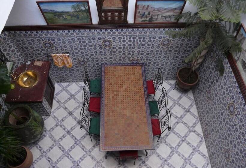 تختخواب و صبحانه Riad Taddert