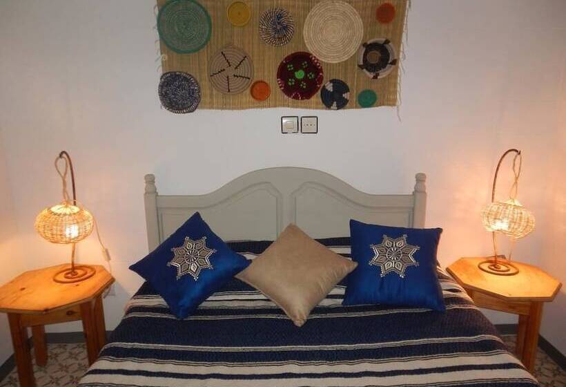 تختخواب و صبحانه Riad Taddert