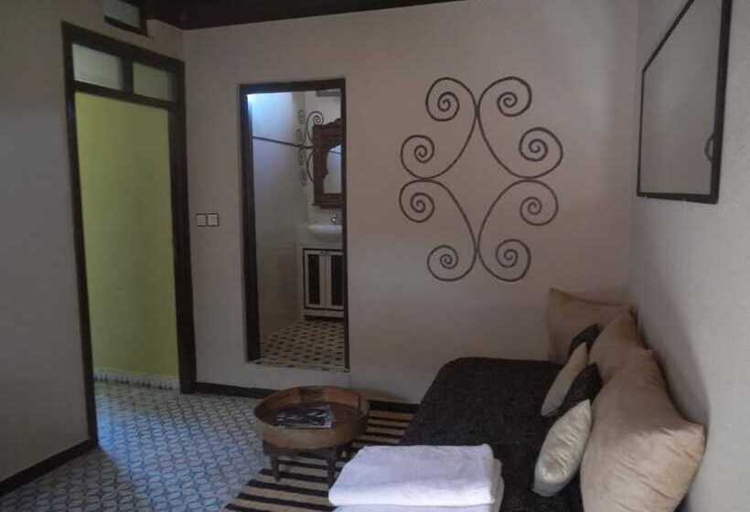 تختخواب و صبحانه Riad Taddert