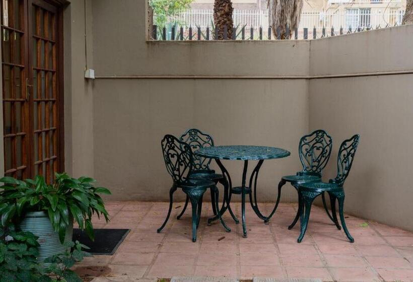 住宿加早餐  Riverbank Lodge