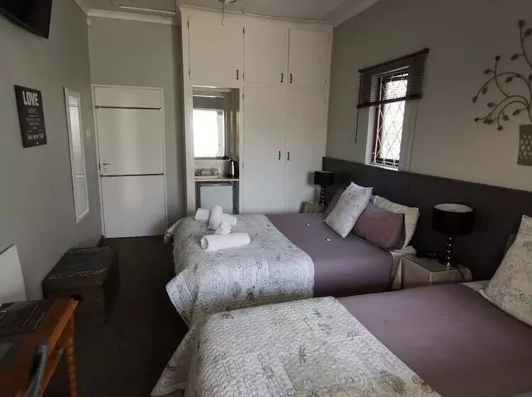 ベッドアンドブレックファースト Sunbird Guest House